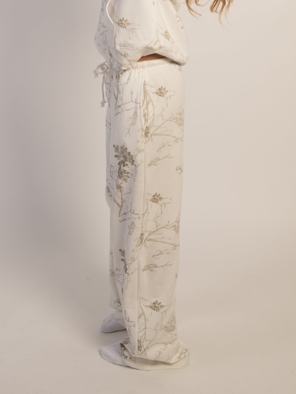 HARLOW STELLA STRAIGHT LEG SWEATPANT- OFF-WHITE