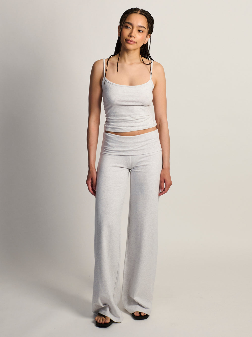 HARLOW ESSENTIAL PANTALON LARGE À PLIS - NUAGE
