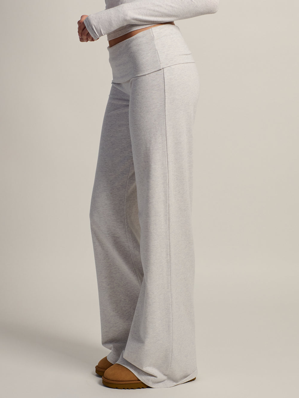 HARLOW ESSENTIAL PANTALON LARGE À PLIS - NUAGE