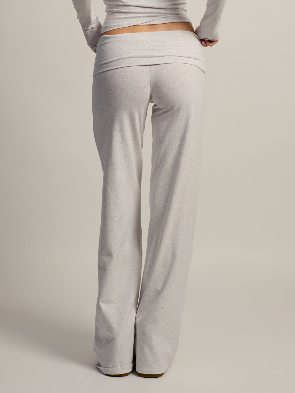 HARLOW ESSENTIAL PANTALON LARGE À PLIS - NUAGE