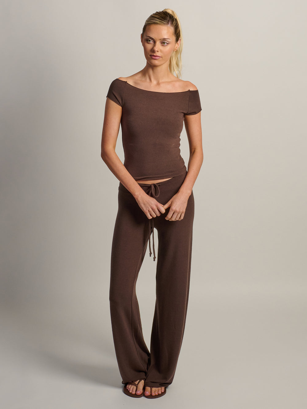 HARLOW PENNY TEE - BROWN