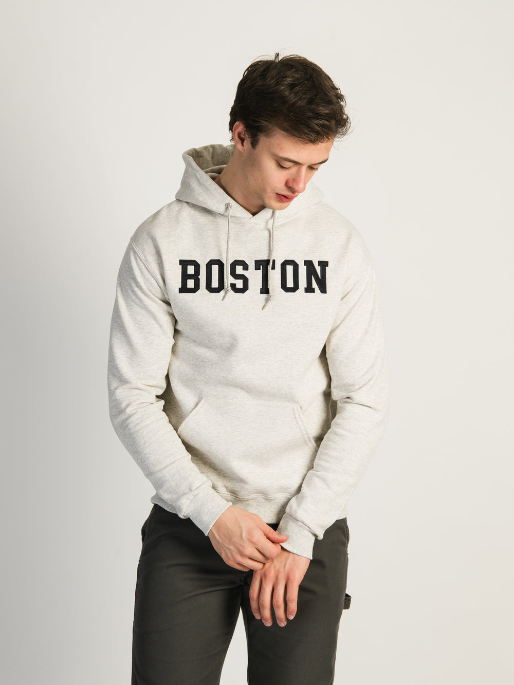 SWEAT À CAPUCHE BRODÉ BOSTON