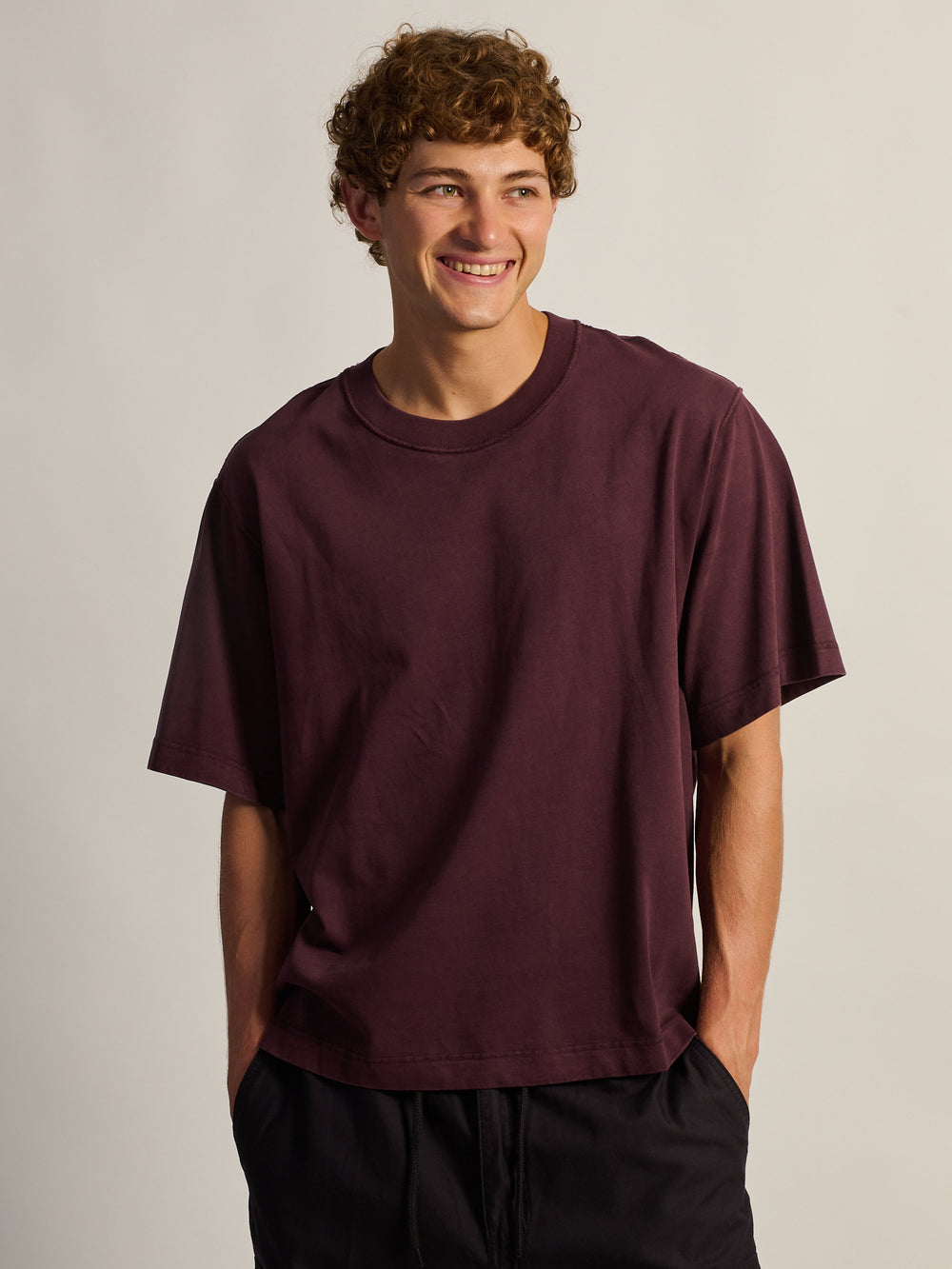 T-SHIRT COURT KOLBY HEAVYWEIGHT - PRUNE