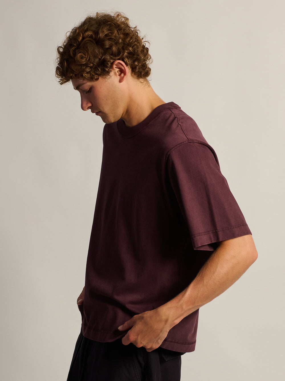 T-SHIRT COURT KOLBY HEAVYWEIGHT - PRUNE