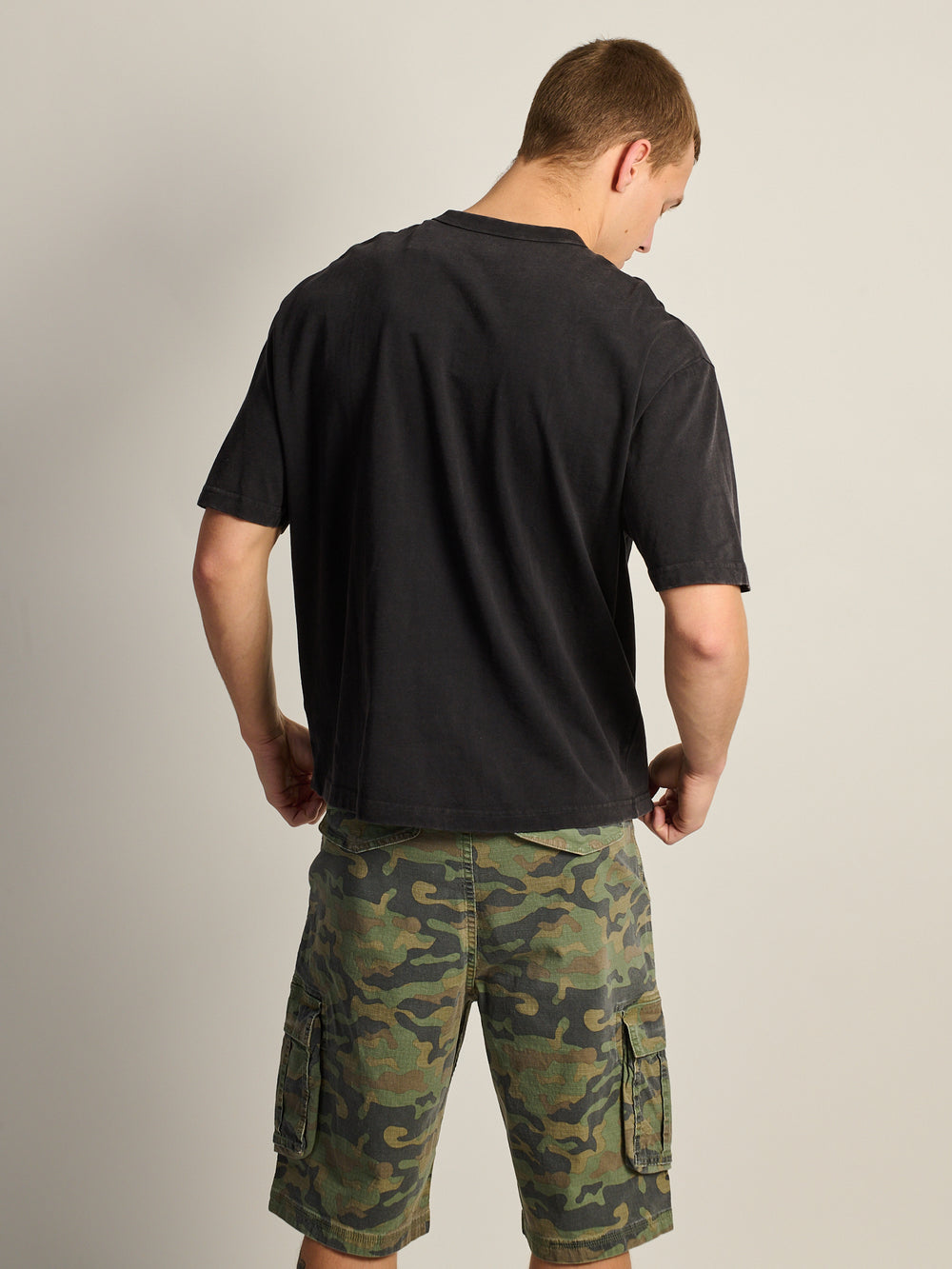 KOLBY LOOSE FIT FOOTBALL TEE - BLACK