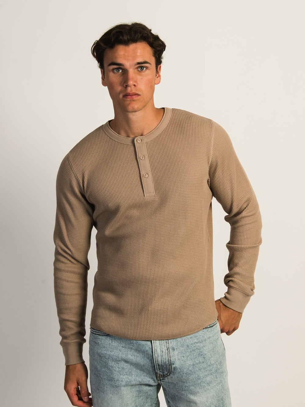 KOLBY WAFFLE HENLEY - BROWN - CLEARANCE