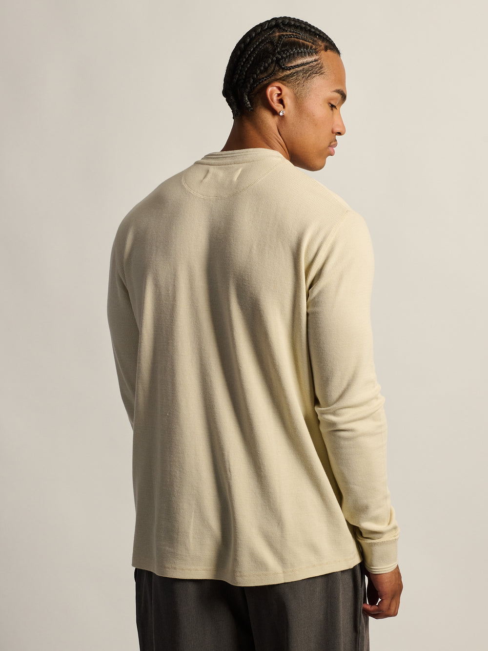 KOLBY TEXTURED WAFFLE HENLEY TEE - OFF WHITE