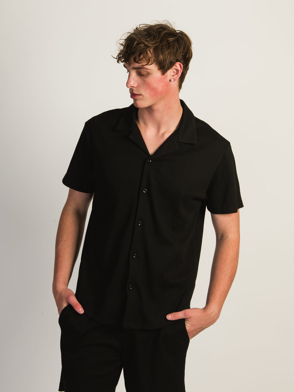 KOLBY WAFFLE SHIRT - BLACK