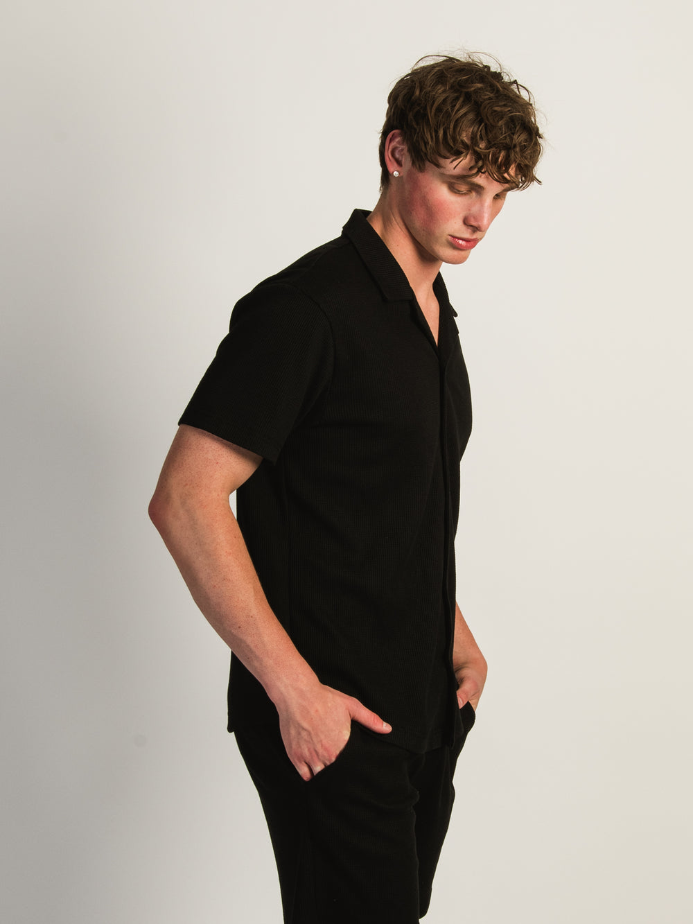 KOLBY WAFFLE SHIRT - BLACK