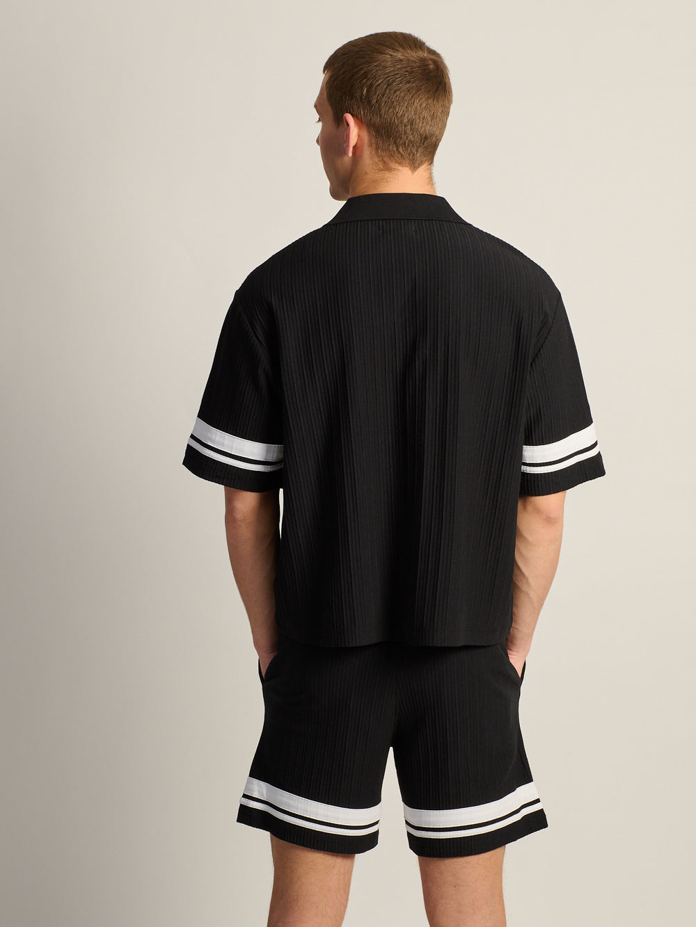 KOLBY SHORT CUT RIBBED BUTTON UP - BLACK