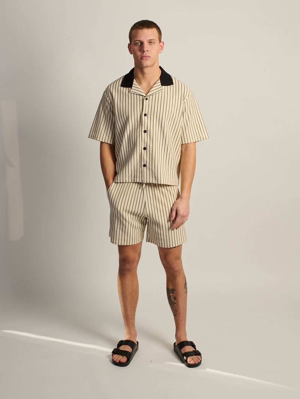 KOLBY SHORT CUT RIBBED BUTTON UP - PINSTRIPE