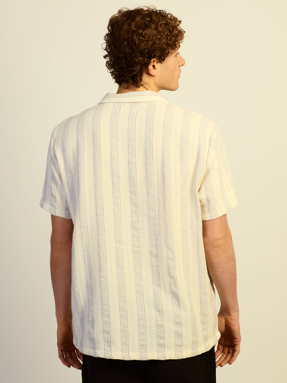 CHEMISE KOLBY AMPLE ET TEXTURÉE – BLANC CASSÉ