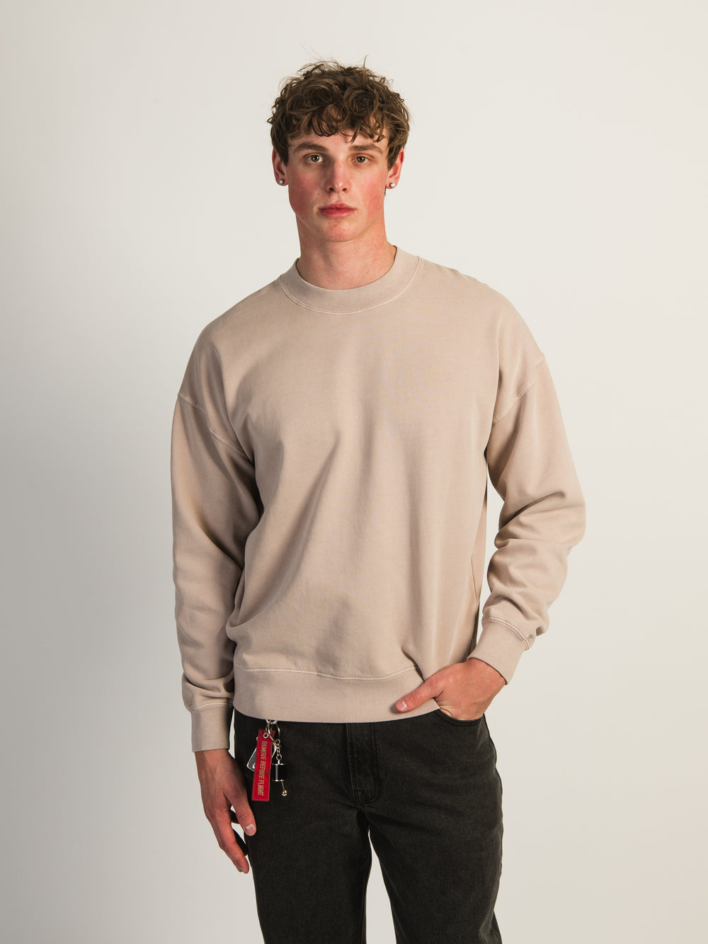 KOLBY RELAXED FIT CREW - PEBBLE