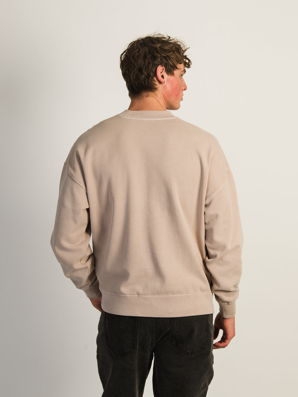 KOLBY RELAXED FIT CREW - PEBBLE