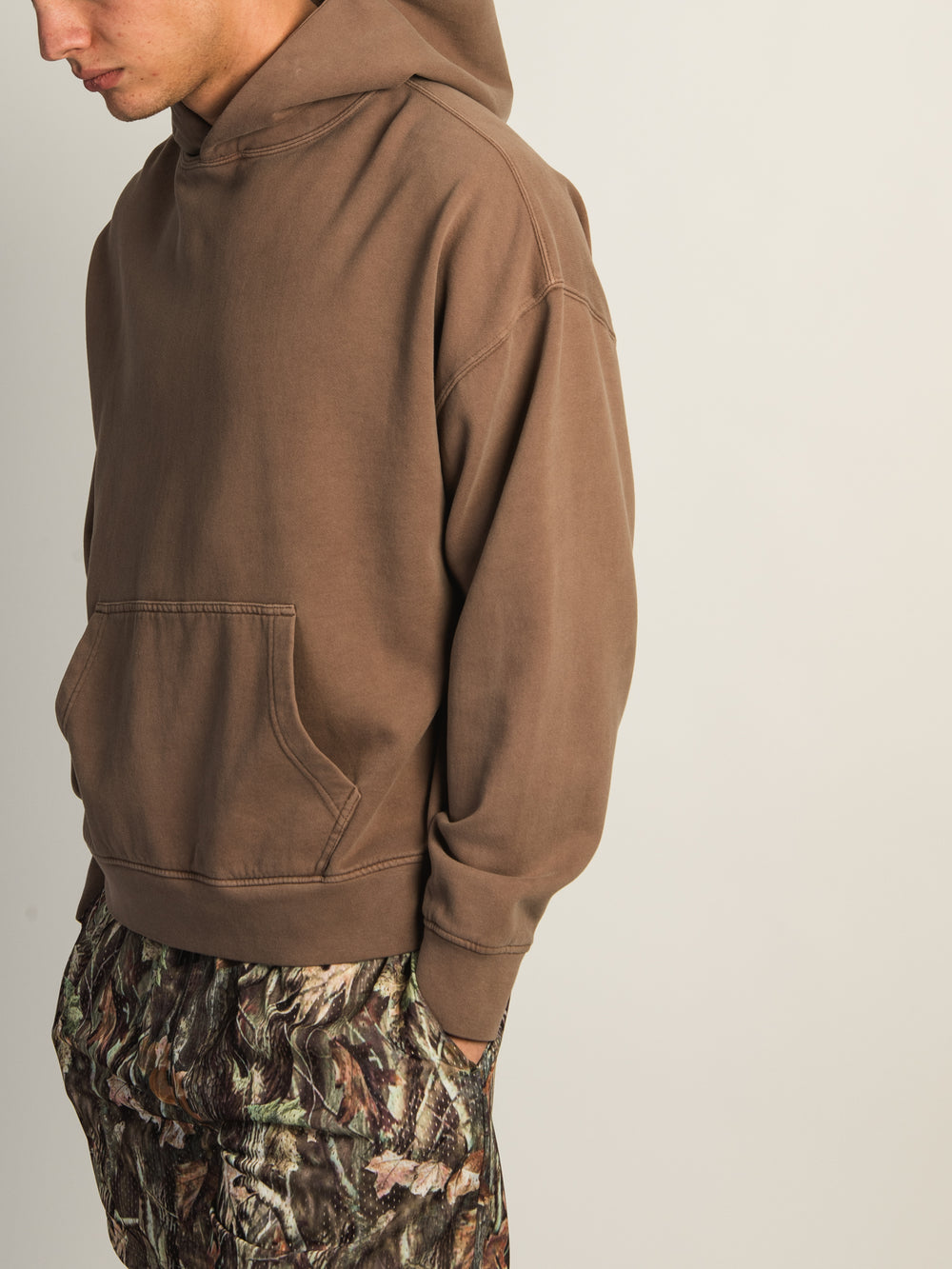 KOLBY RELAXED FIT HOODIE - BROWN
