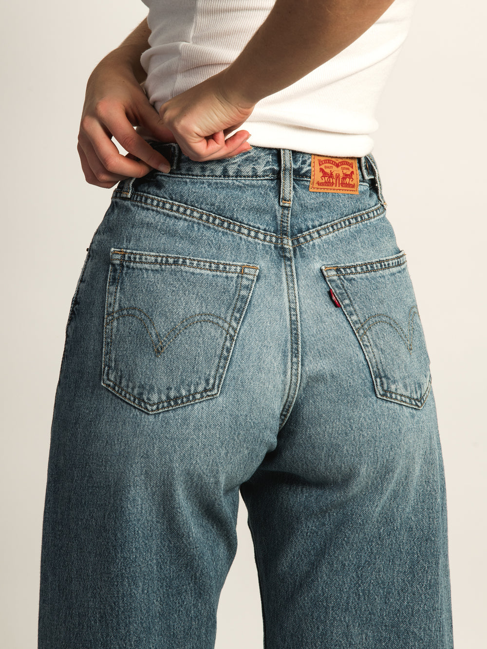 LEVIS LEVIS CINCH BARREL - LET LOVE IN - Boathouse