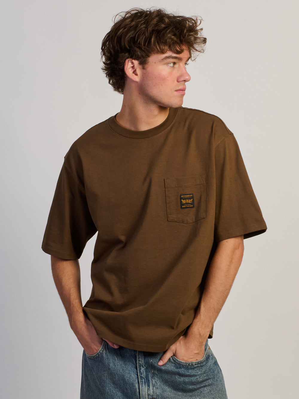 LEVIS WORKWEAR POCKET T-SHIRT - DESERT