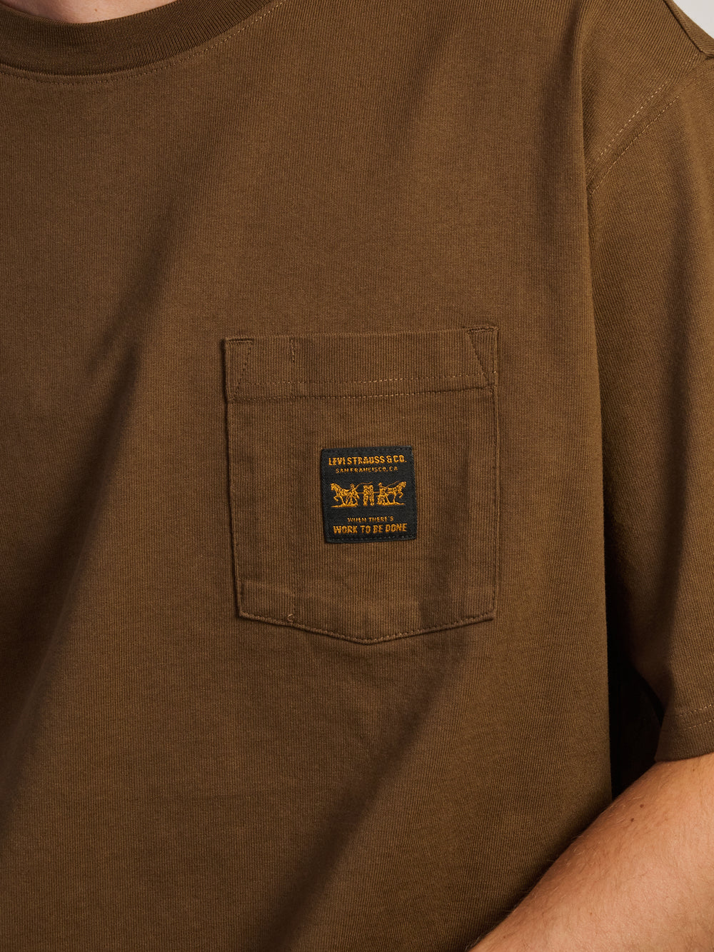 LEVIS WORKWEAR POCKET T-SHIRT - DESERT