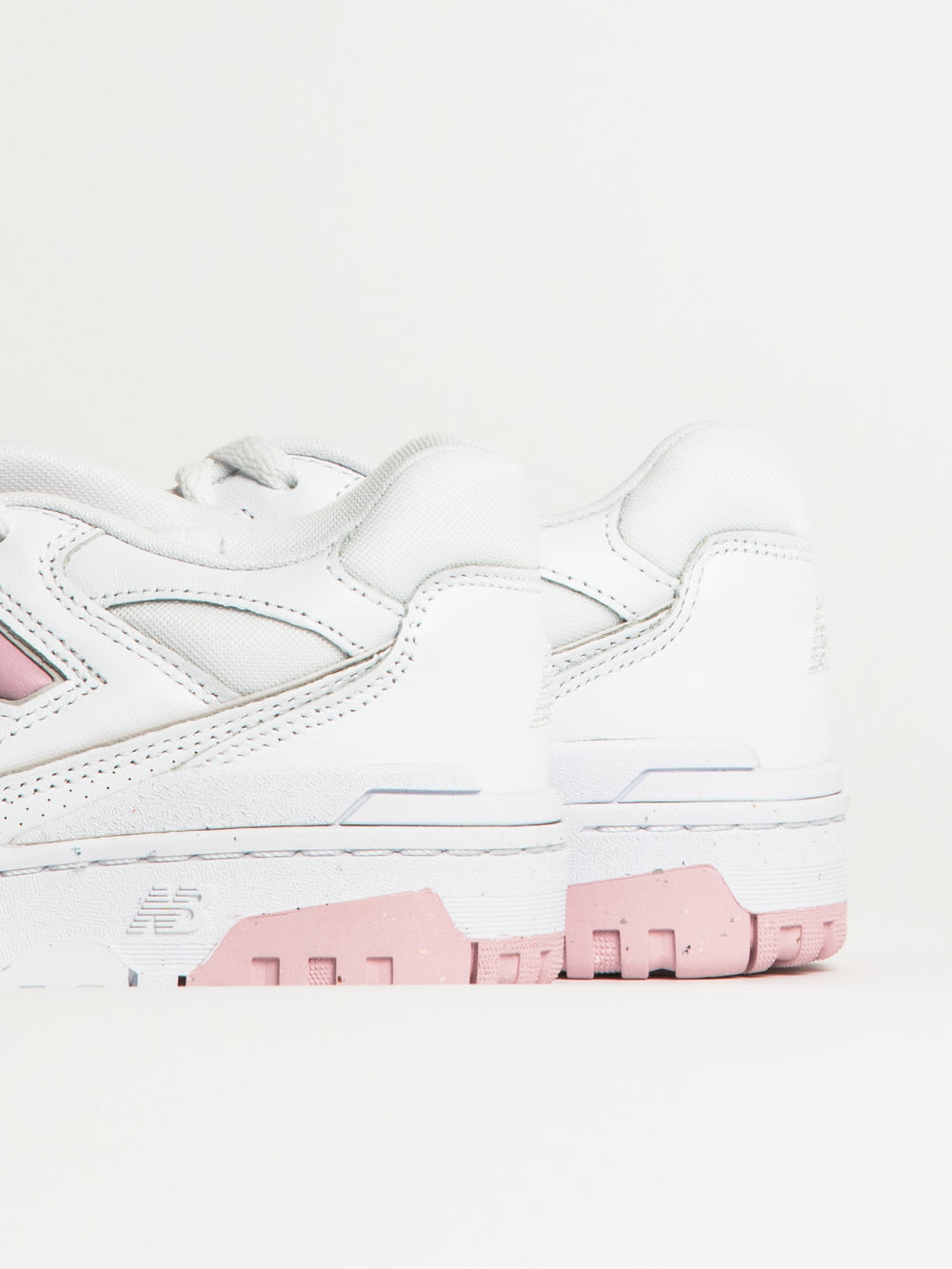 WOMENS NEW BALANCE THE 550 SNEAKER - WHITE/TWILIGHT HAZE