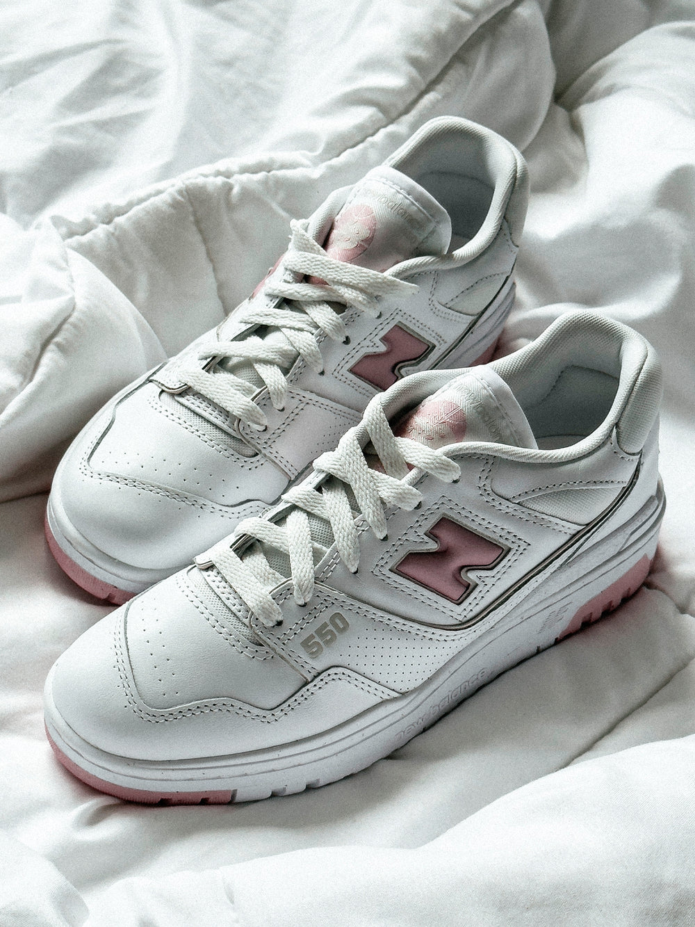 WOMENS NEW BALANCE THE 550 SNEAKER - WHITE/TWILIGHT HAZE