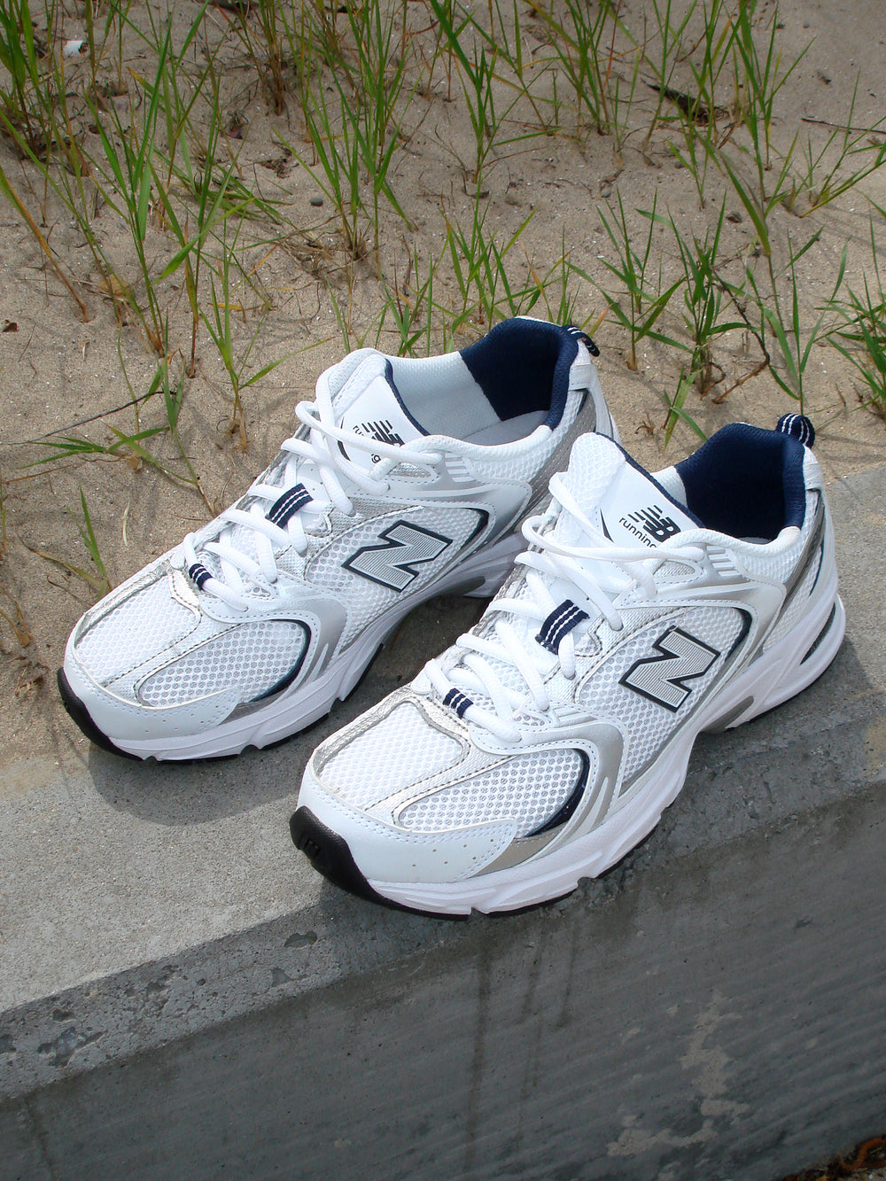 WOMENS NEW BALANCE 530 SNEAKER - WHITE/INDIGO