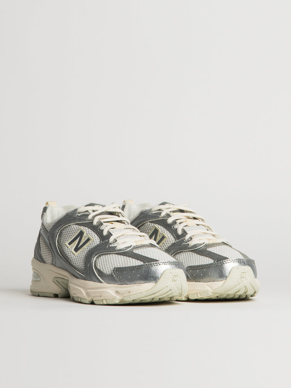 WOMENS NEW BALANCE THE 530 SNEAKER - SILVER