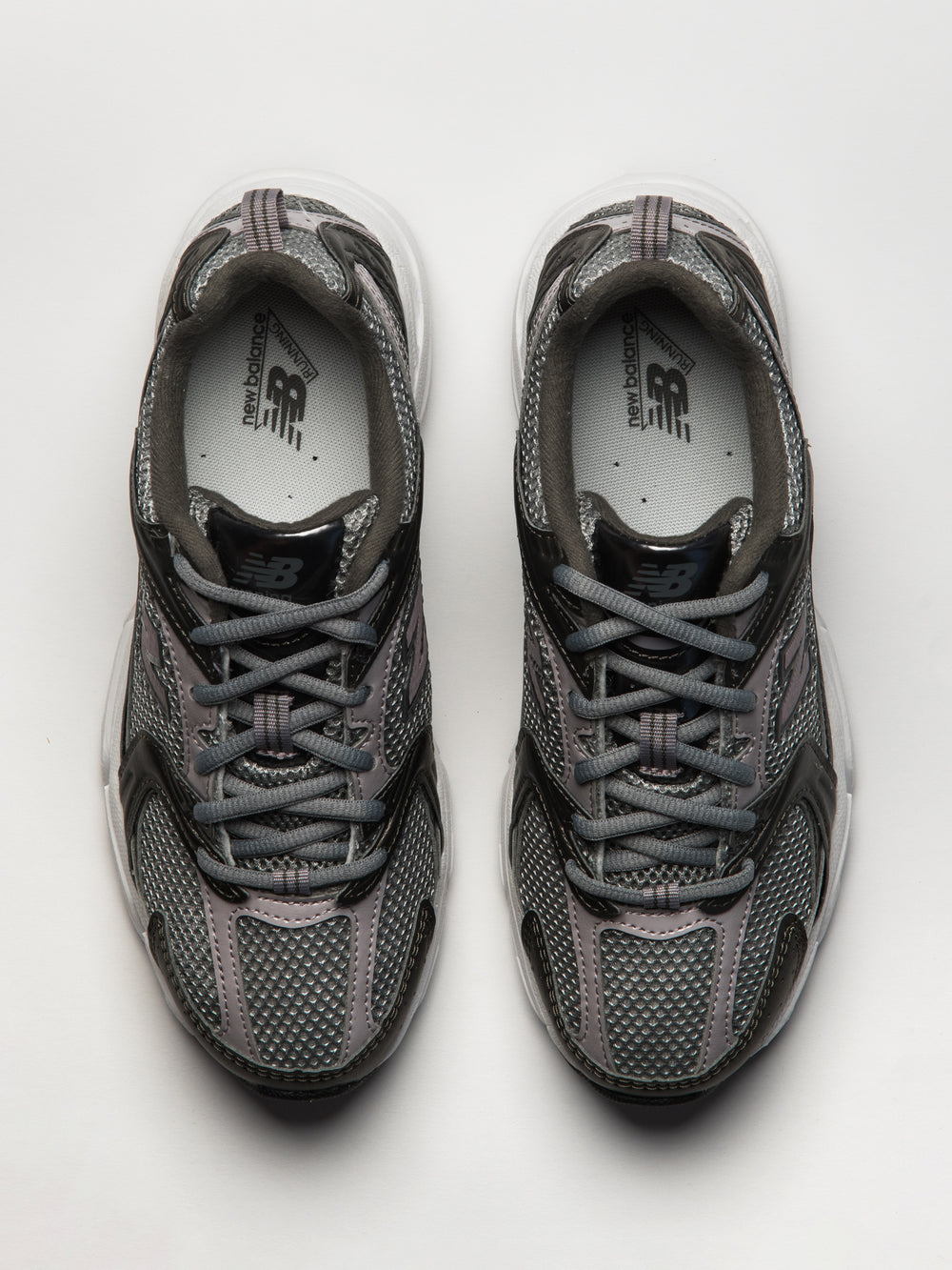 BASKETS NEW BALANCE 530 POUR FEMMES - NOIR MÉTALLISÉ
