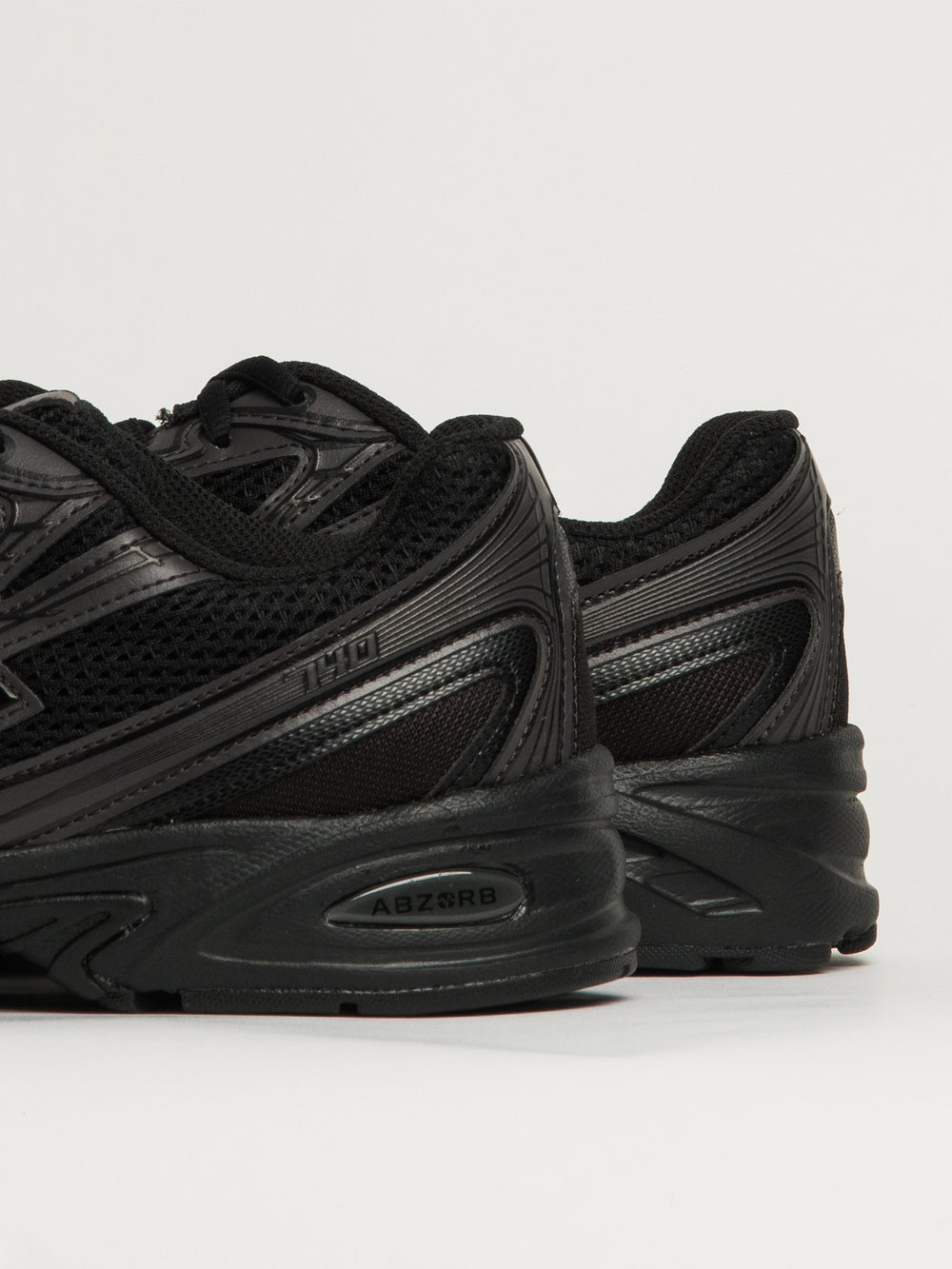 NEW BALANCE THE 740 SNEAKER - BLACK