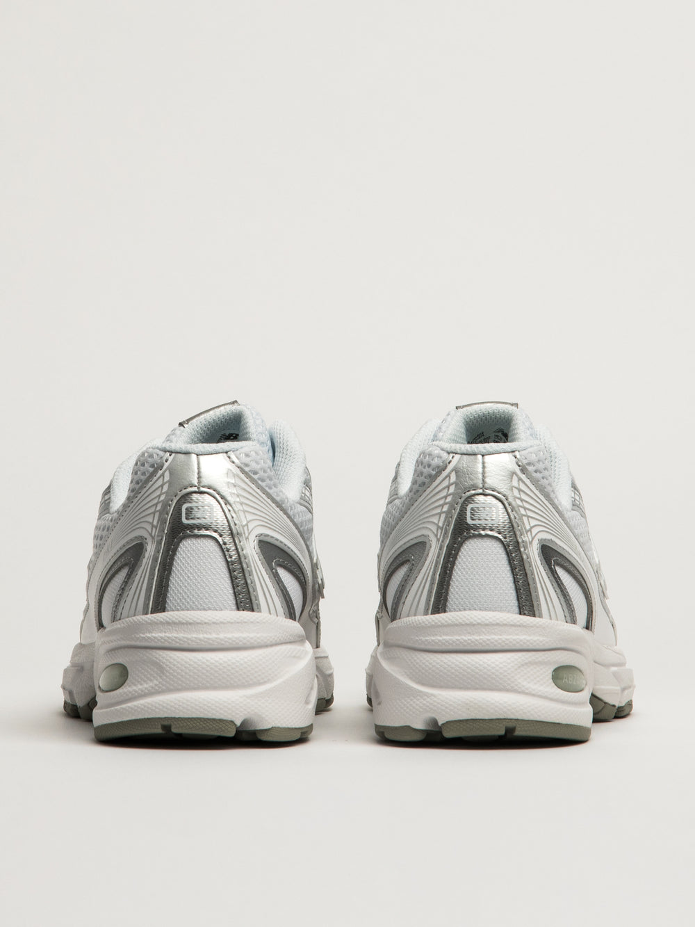 NEW BALANCE THE 740 POUR FEMME - WHITE METALLIC