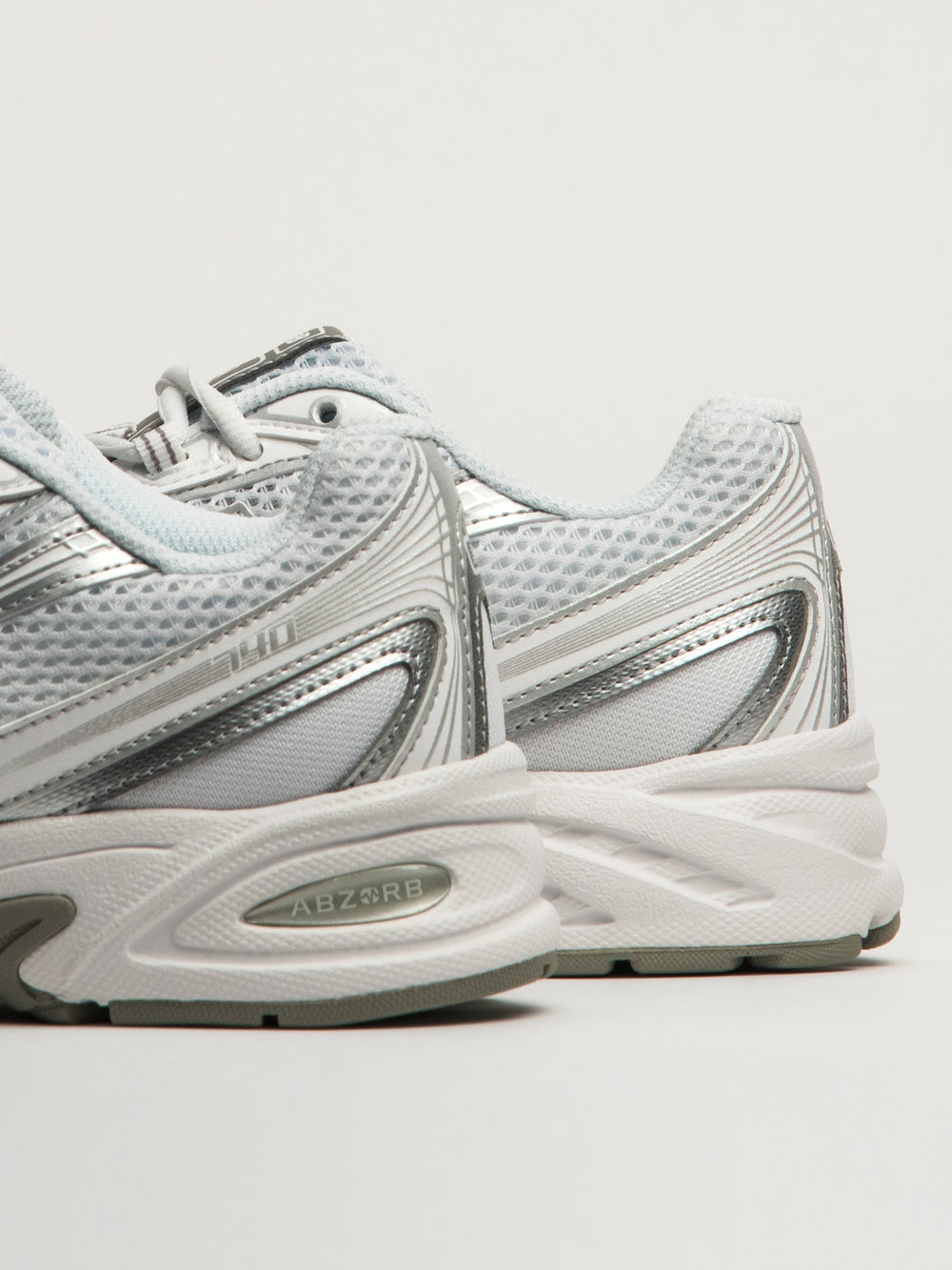 NEW BALANCE THE 740 POUR FEMME - WHITE METALLIC