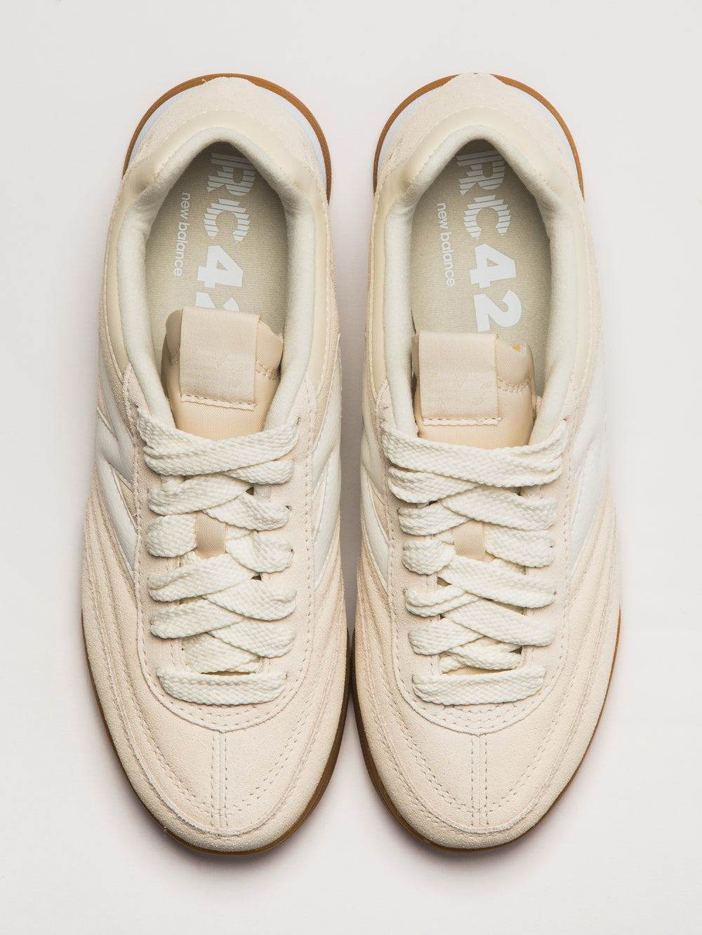 WOMENS NEW BALANCE THE RC42 SNEAKER - LINEN