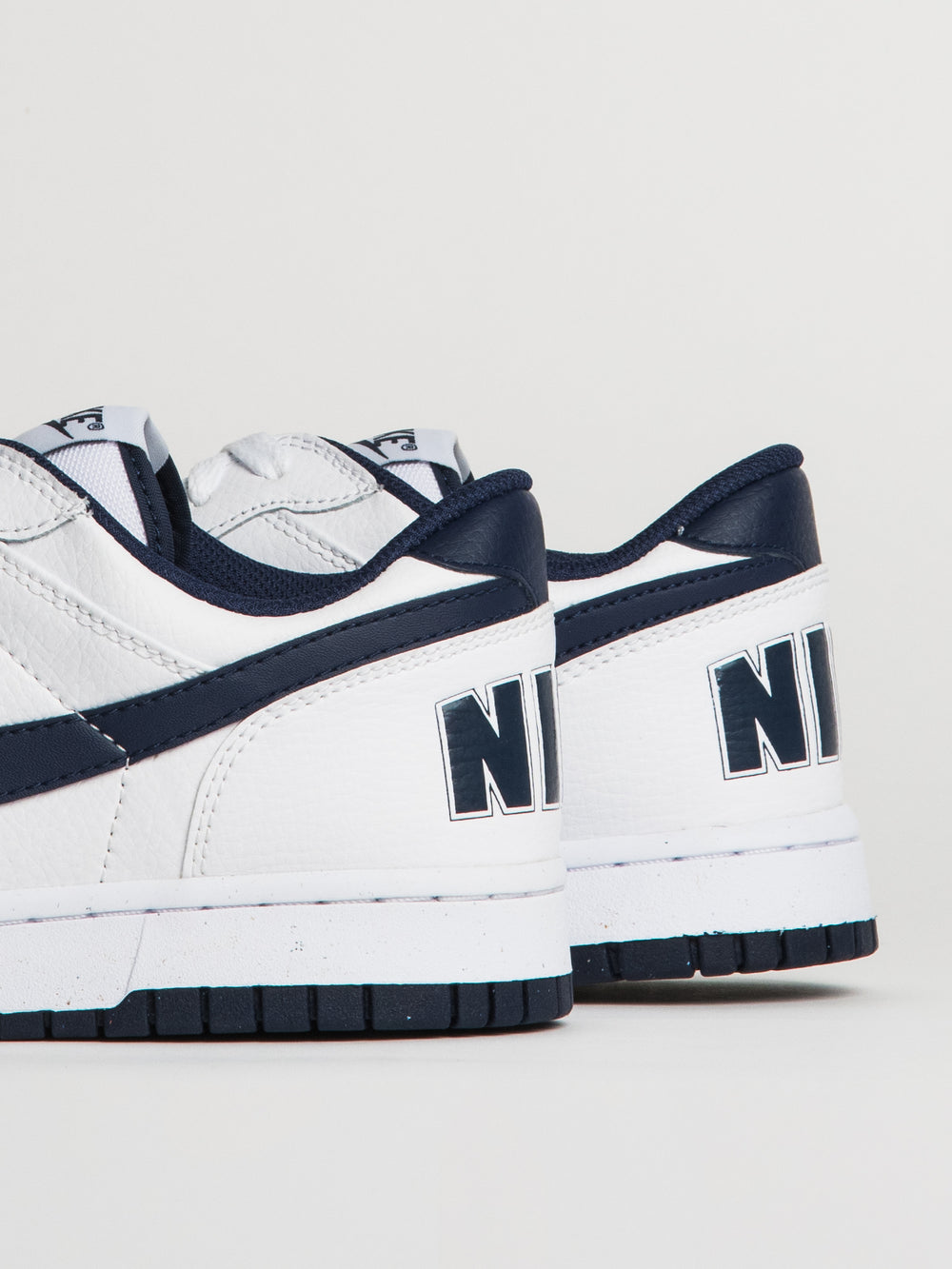 MENS NIKE BIG NIKE LOW SNEAKER - WHITE/NAVY