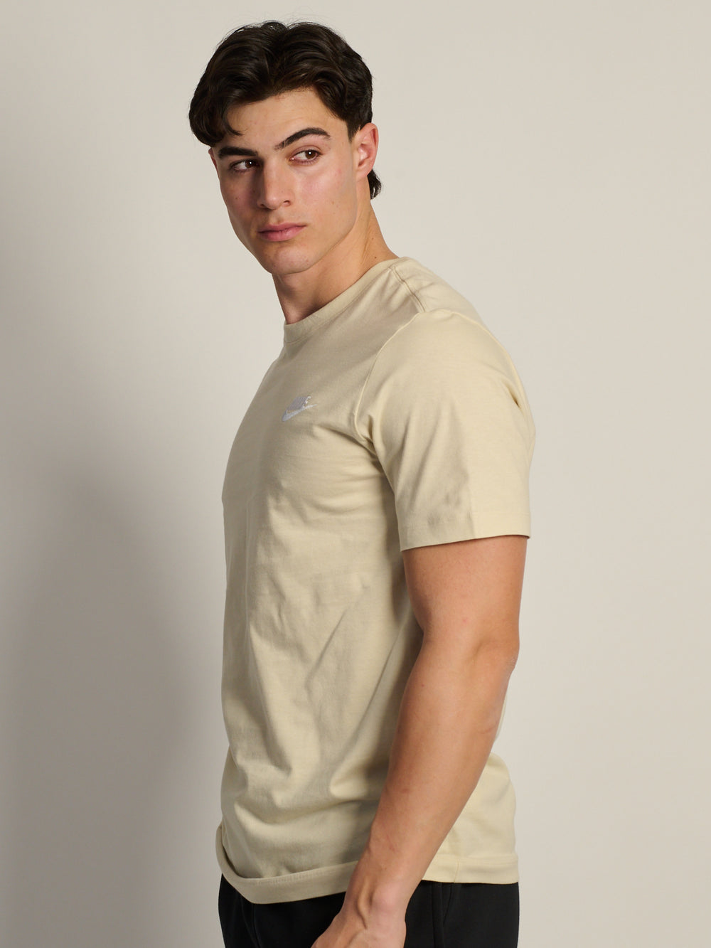 NIKE SPORTSWEAR CLUB T-SHIRT - LIGHT KHAKI