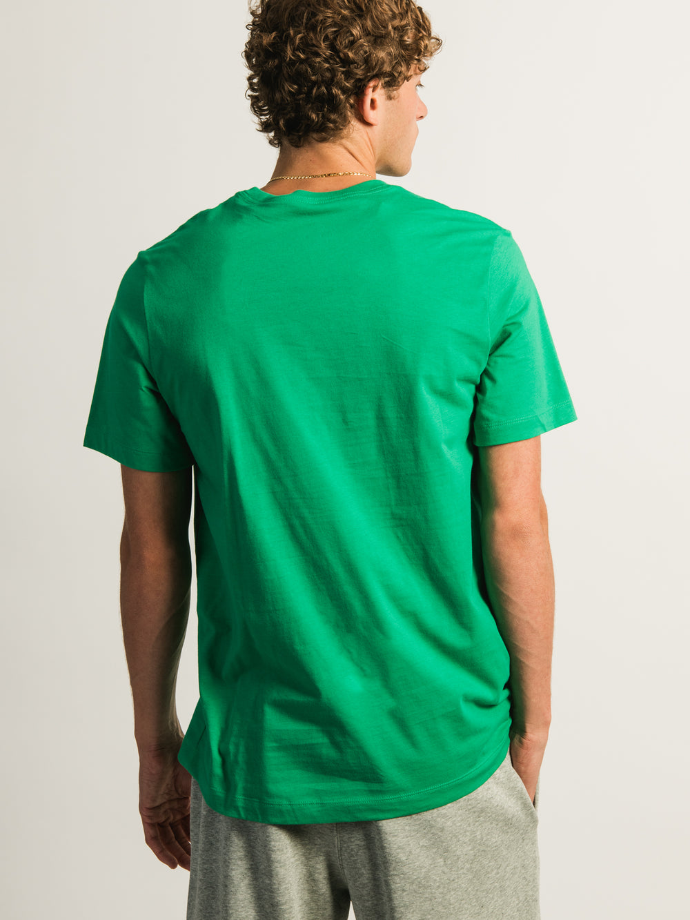 NIKE SPORTSWEAR CLUB T-SHIRT - GREEN