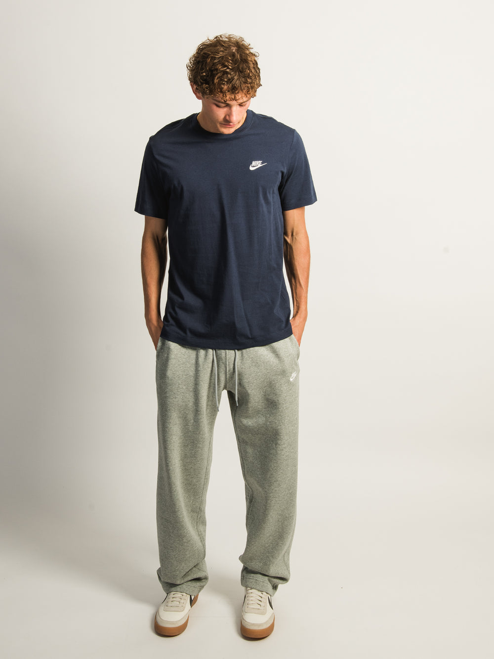 NIKE SPORTSWEAR CLUB T-SHIRT - MIDNIGHT