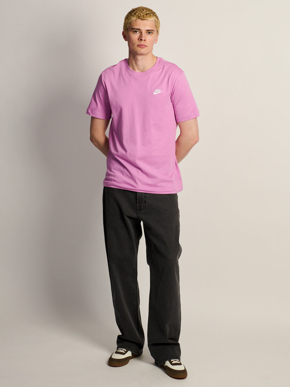 T-SHIRT NIKE SPORTSWEAR CLUB - MAGENTA