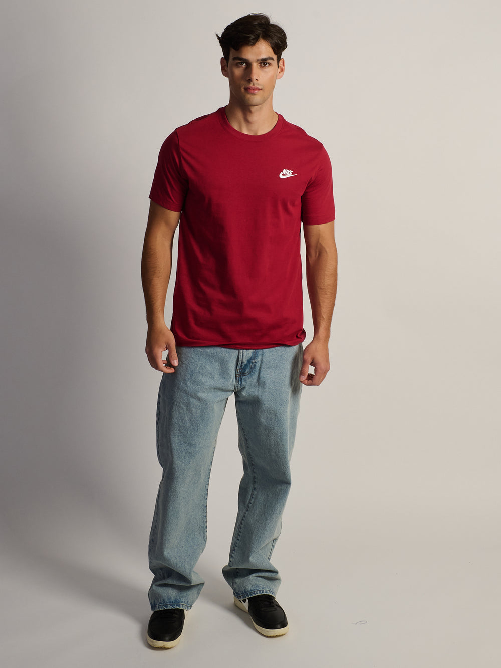 NIKE SPORTSWEAR CLUB T-SHIRT - CRIMSON