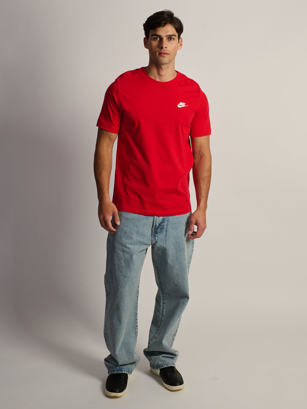NIKE NIKE SPORTSWEAR CLUB T-SHIRT - RED - Boathouse