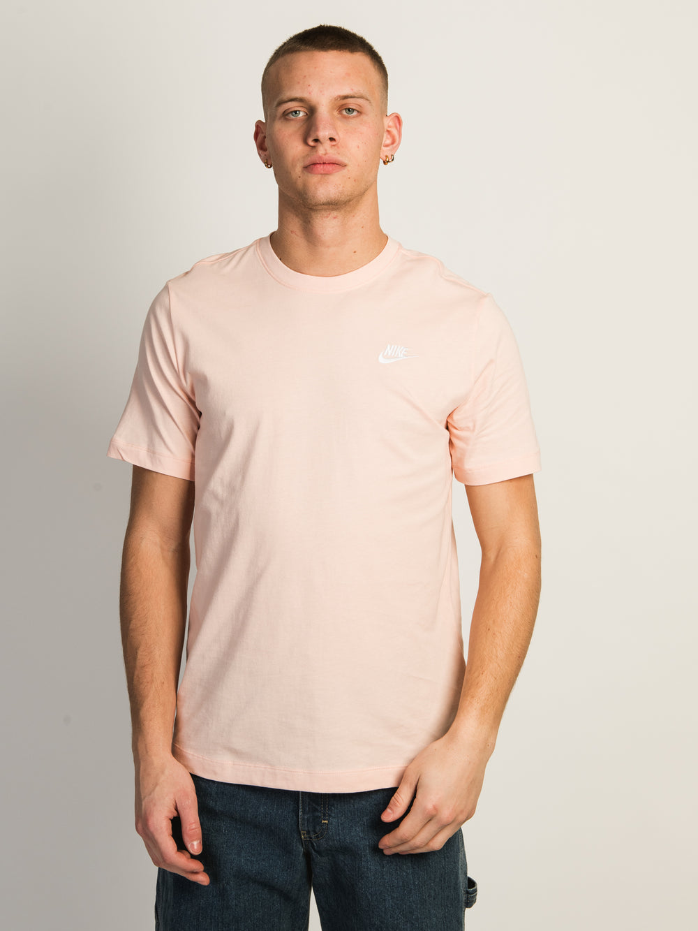 T-SHIRT NIKE SPORTSWEAR CLUB – CORAL