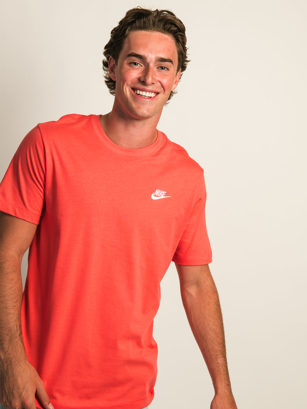 T-SHIRT NIKE SPORTSWEAR CLUB - MAGIC EMBER