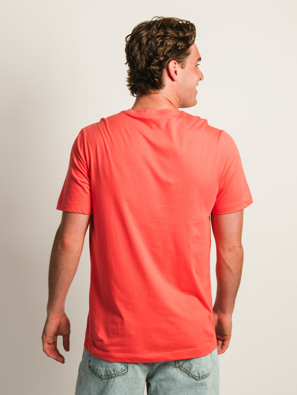 T-SHIRT NIKE SPORTSWEAR CLUB - MAGIC EMBER