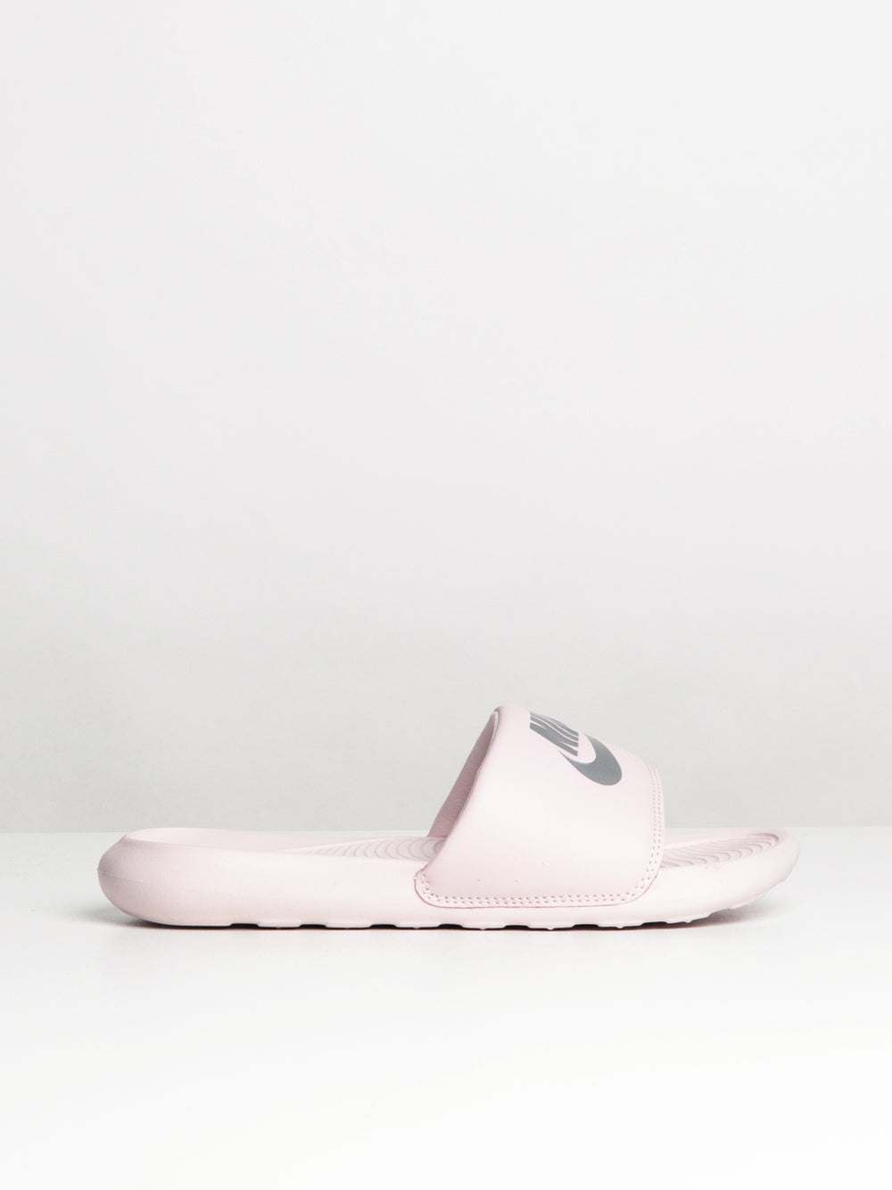 WOMENS NIKE VICTORI ONE SLIDES - BARELY ROSE/METALIC SILVER