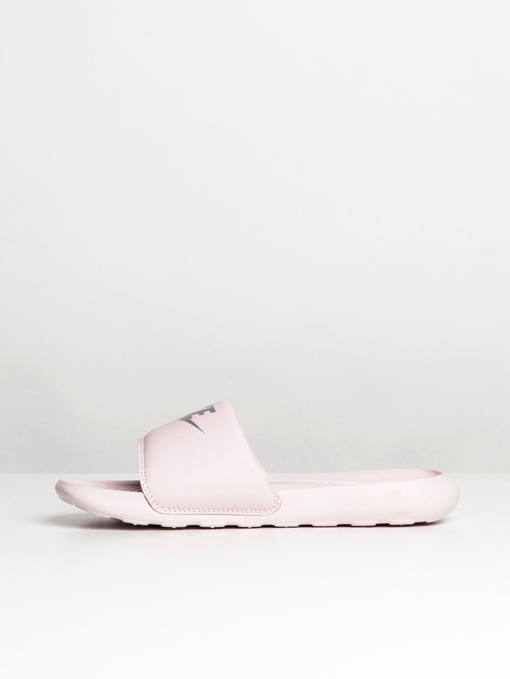 WOMENS NIKE VICTORI ONE SLIDES - BARELY ROSE/METALIC SILVER