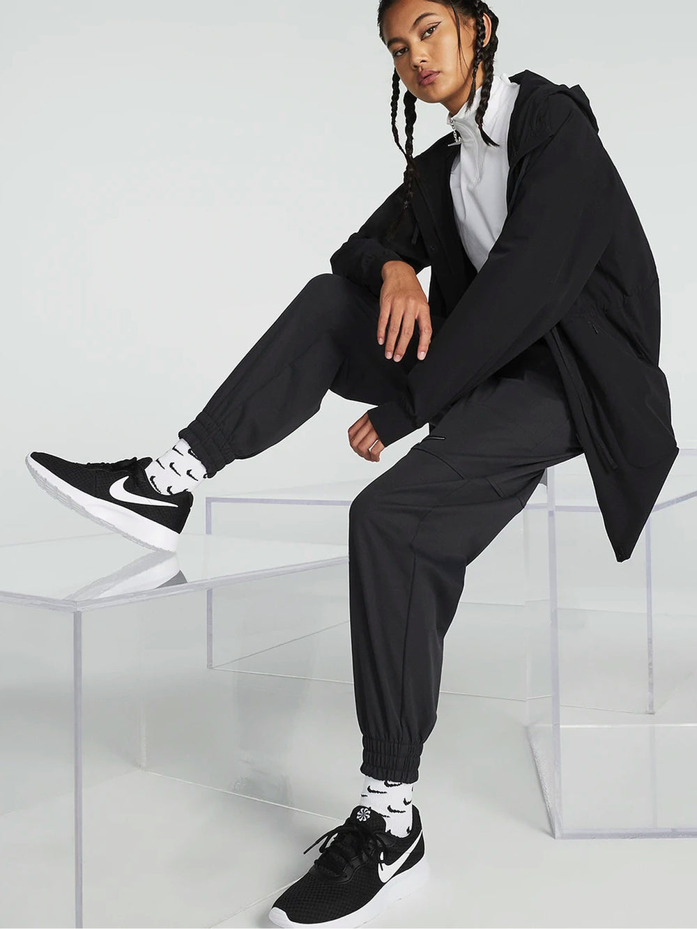 WOMENS NIKE TANJUN SNEAKER - BLACK/WHITE