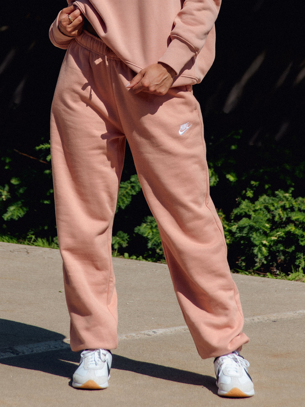 NIKE CLUB MIDRISE OVERSIZED SWEATPANTS - ROSE GOLD
