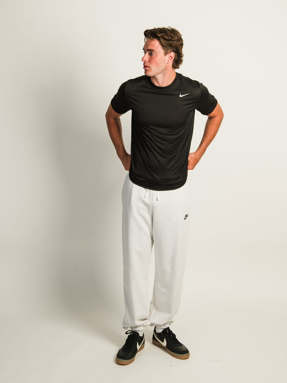 NIKE FITNESS T-SHIRT - BLACK