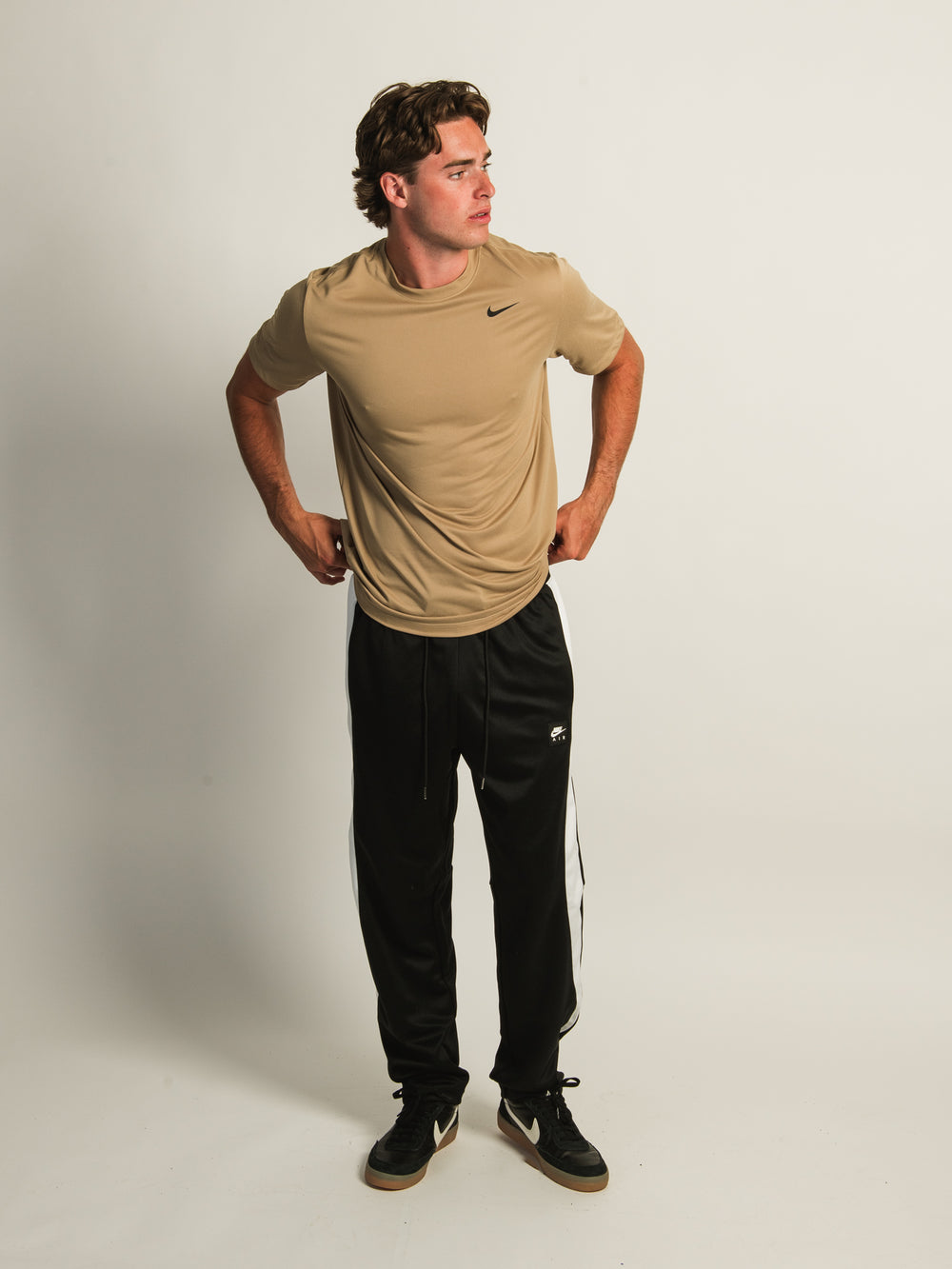 NIKE FITNESS T-SHIRT - BEIGE