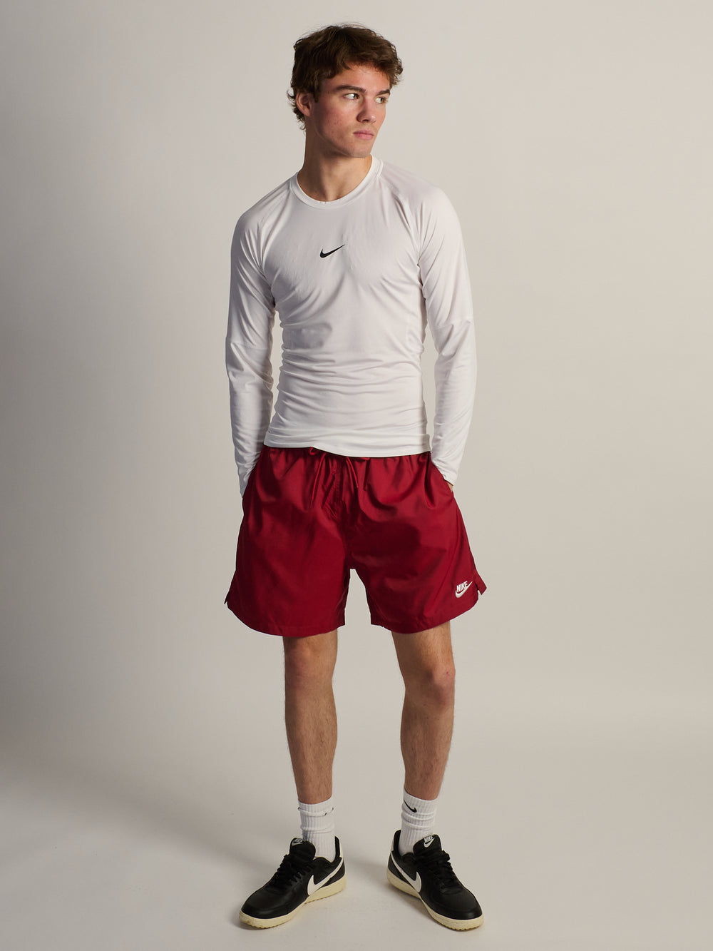 SHORT NIKE CLUB WOVEN FLOW - CRAMOISI