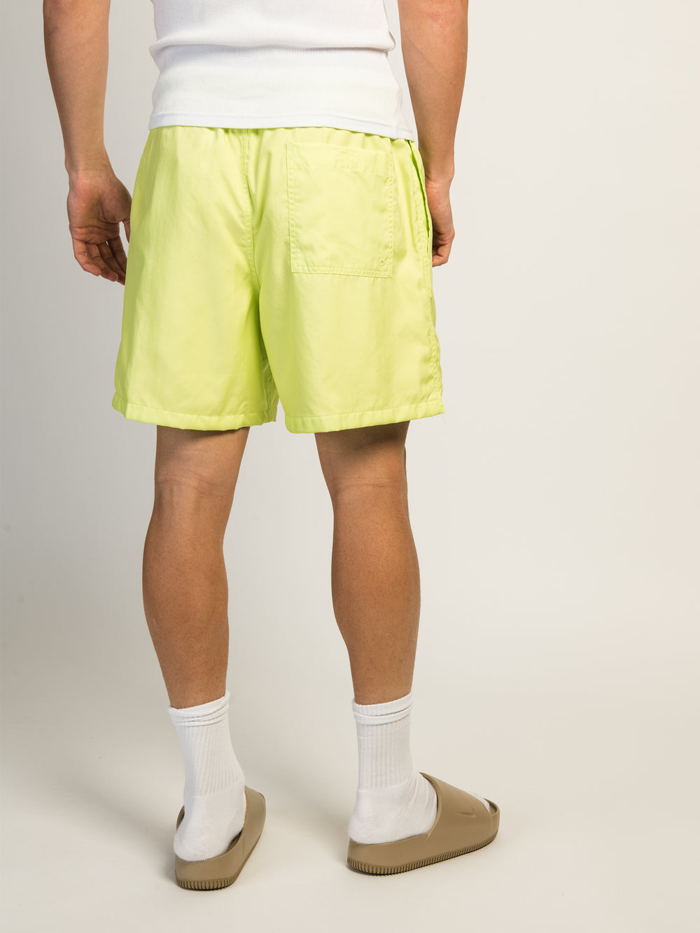 NIKE CLUB WOVEN FLOW SHORT - LEMON