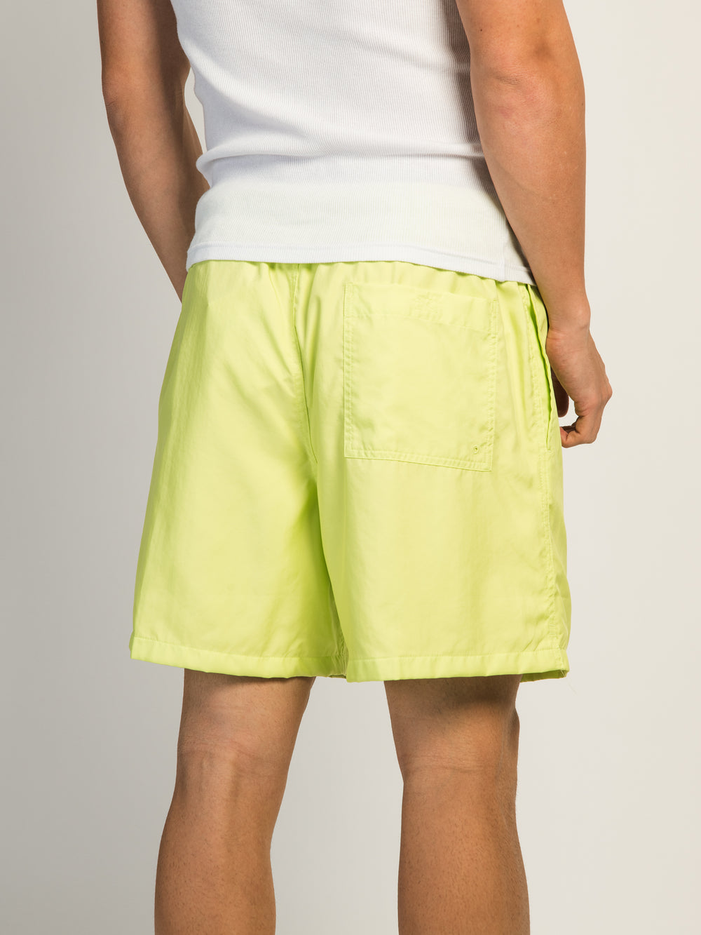 NIKE CLUB WOVEN FLOW SHORT - LEMON